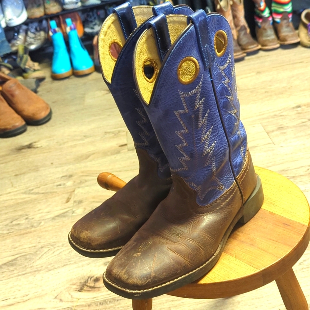 Smokey mountain dusty boots in bright blue / brown size 4 youth.